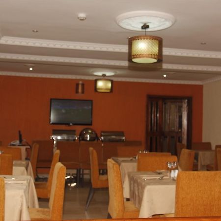 Crown Cottage Hotel Икея Экстерьер фото