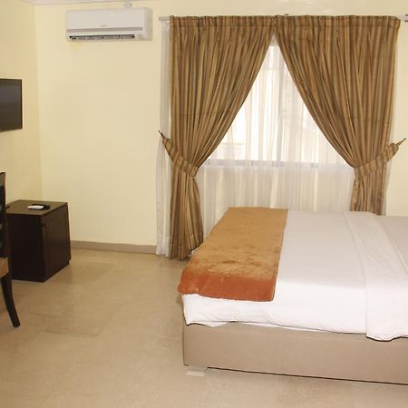 Crown Cottage Hotel Икея Экстерьер фото
