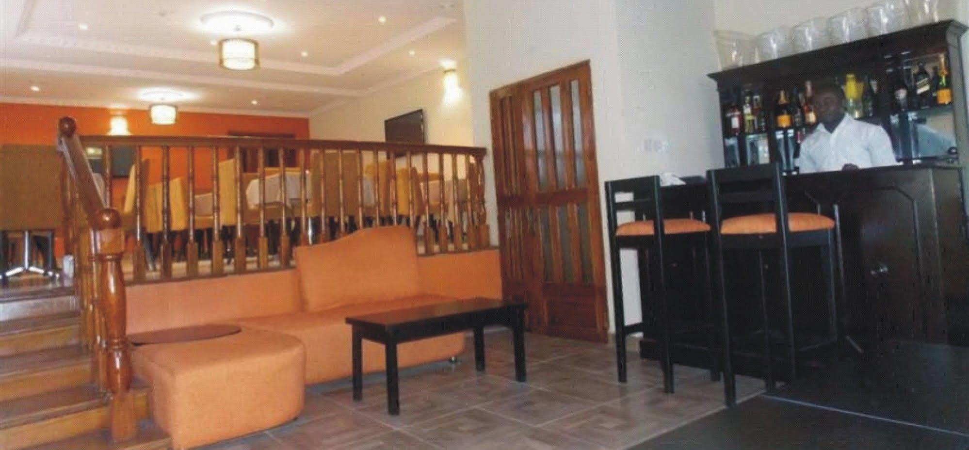 Crown Cottage Hotel Икея Экстерьер фото
